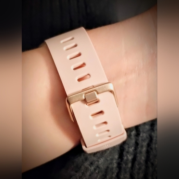 FitBit Versa 2 Health/Fitness Tracking Smartwatch Petal & Rose Gold - Picture 4 of 16